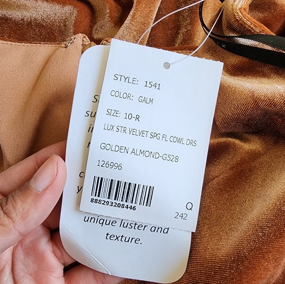 After Six Cowl-Neck Velvet Maxi Dress With Pockets In Golden Almond - Picture 12 of 12